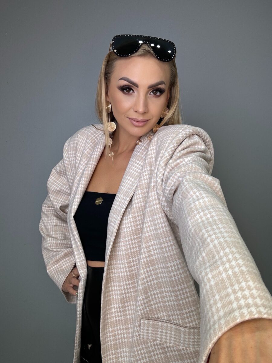 Płaszcz La Milla beżowo-biała pepitka z czerwoną podszewką - obrazek 4