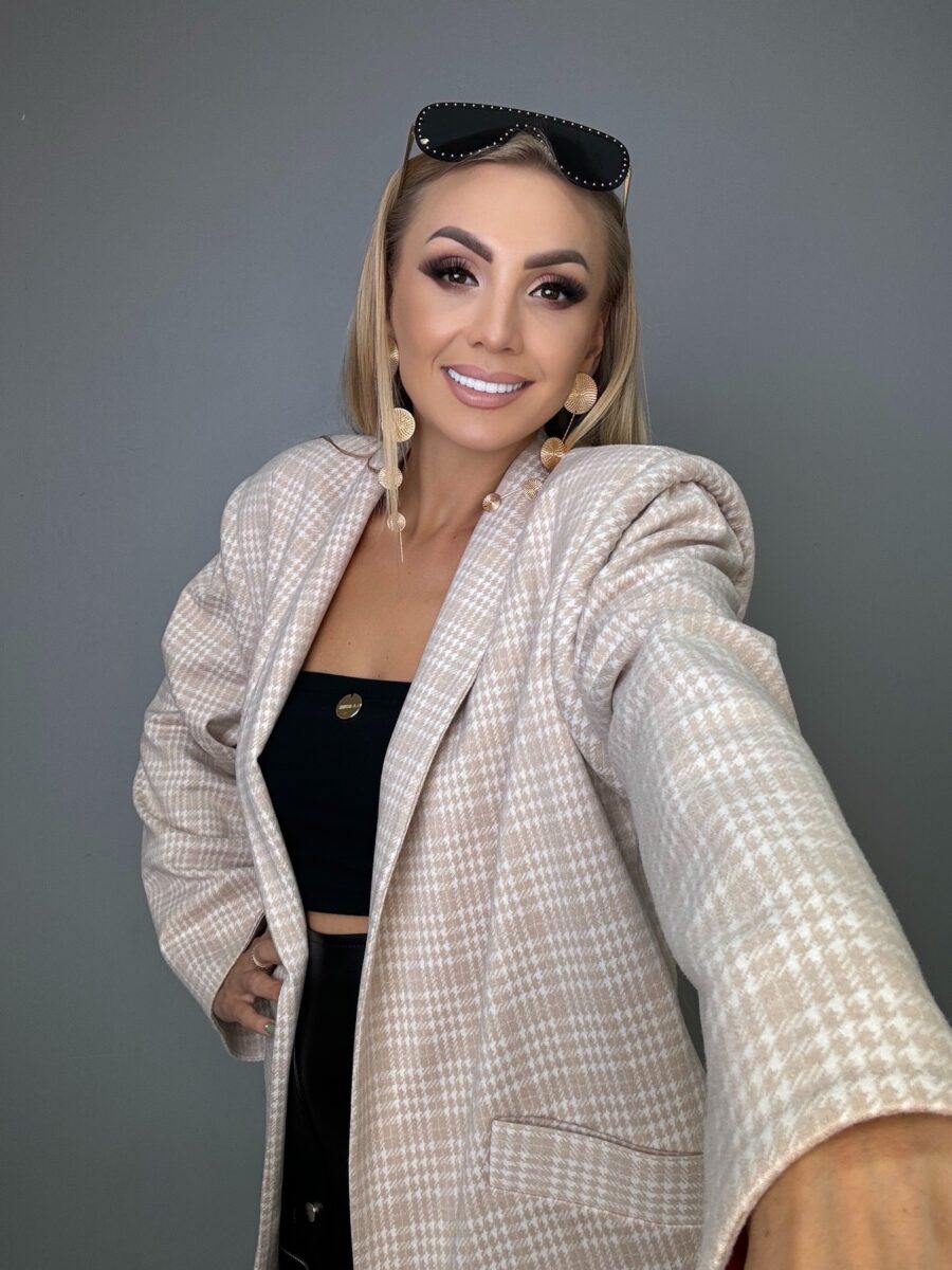 Płaszcz La Milla beżowo-biała pepitka z czerwoną podszewką - obrazek 2