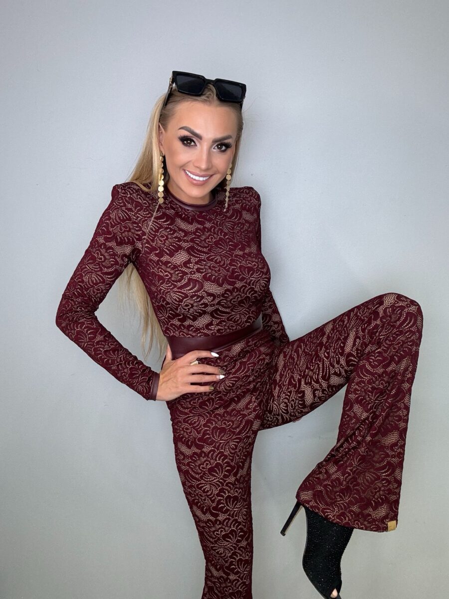 Koronkowy kombinezon bordow La Monne - obrazek 3